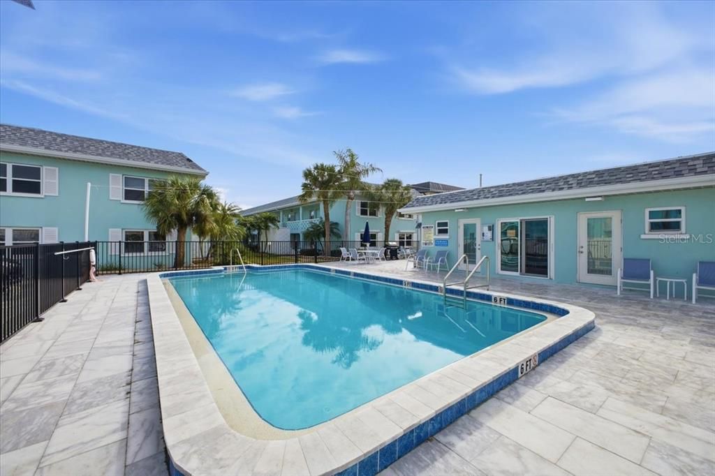 待售: $439,000 (2 贝兹, 2 浴室, 829 平方英尺)