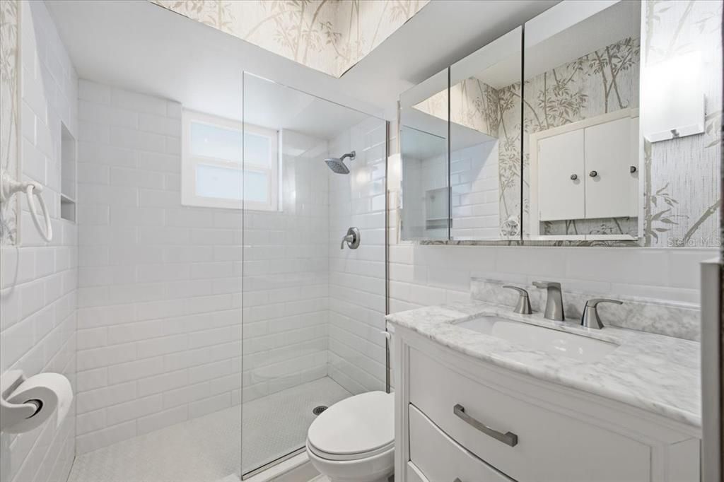 待售: $439,000 (2 贝兹, 2 浴室, 829 平方英尺)