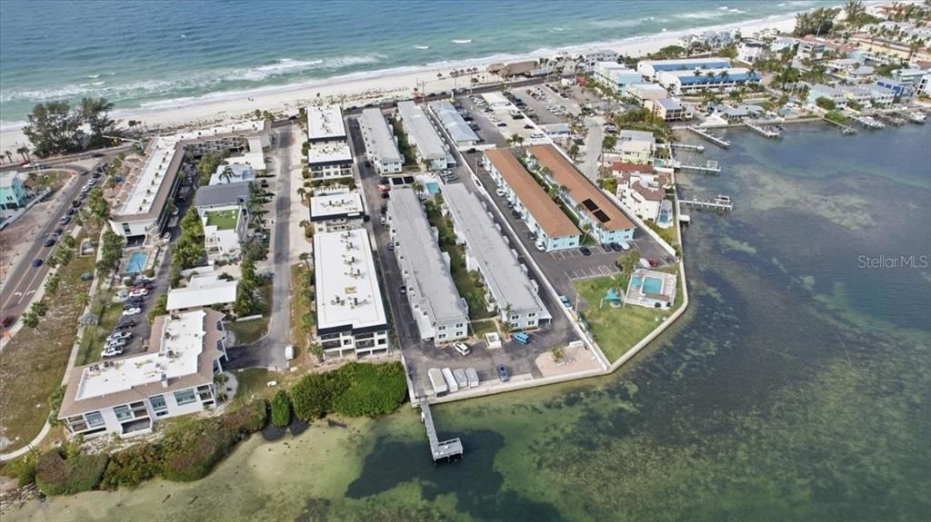 待售: $439,000 (2 贝兹, 2 浴室, 829 平方英尺)