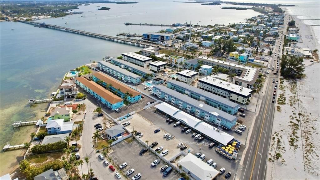 待售: $439,000 (2 贝兹, 2 浴室, 829 平方英尺)