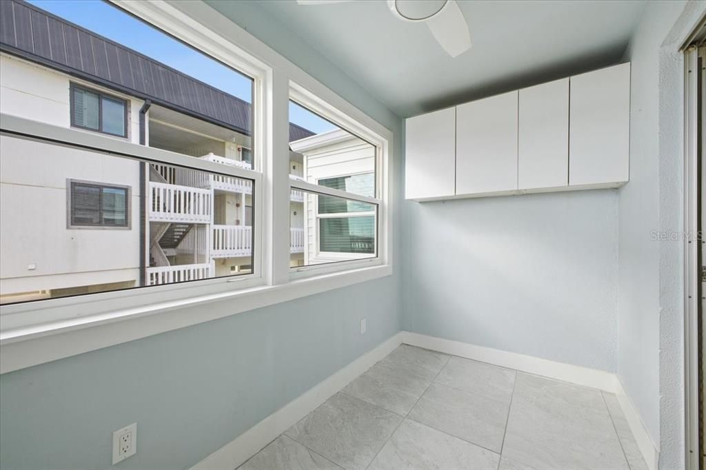 待售: $439,000 (2 贝兹, 2 浴室, 829 平方英尺)