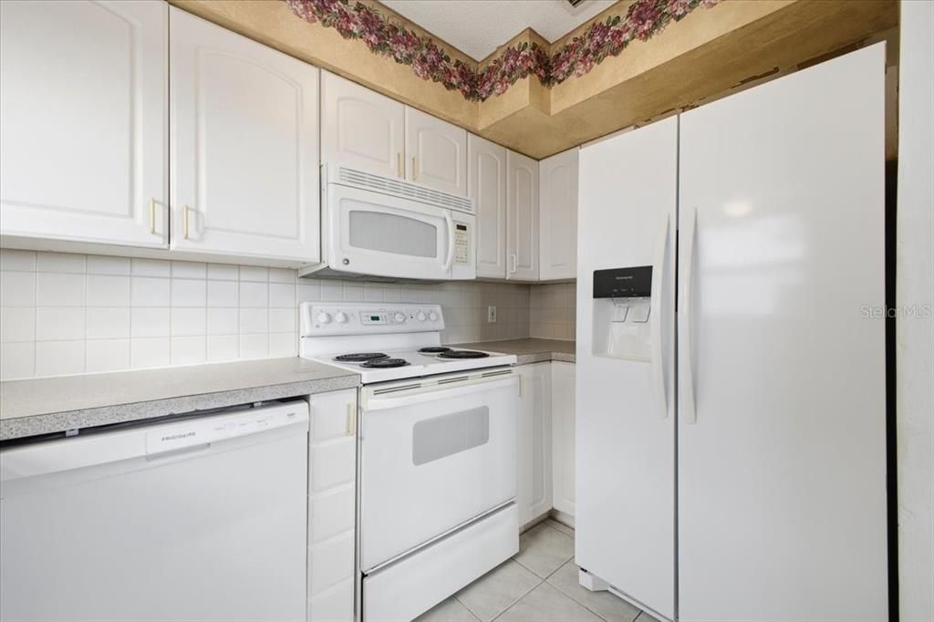 待售: $439,000 (2 贝兹, 2 浴室, 829 平方英尺)