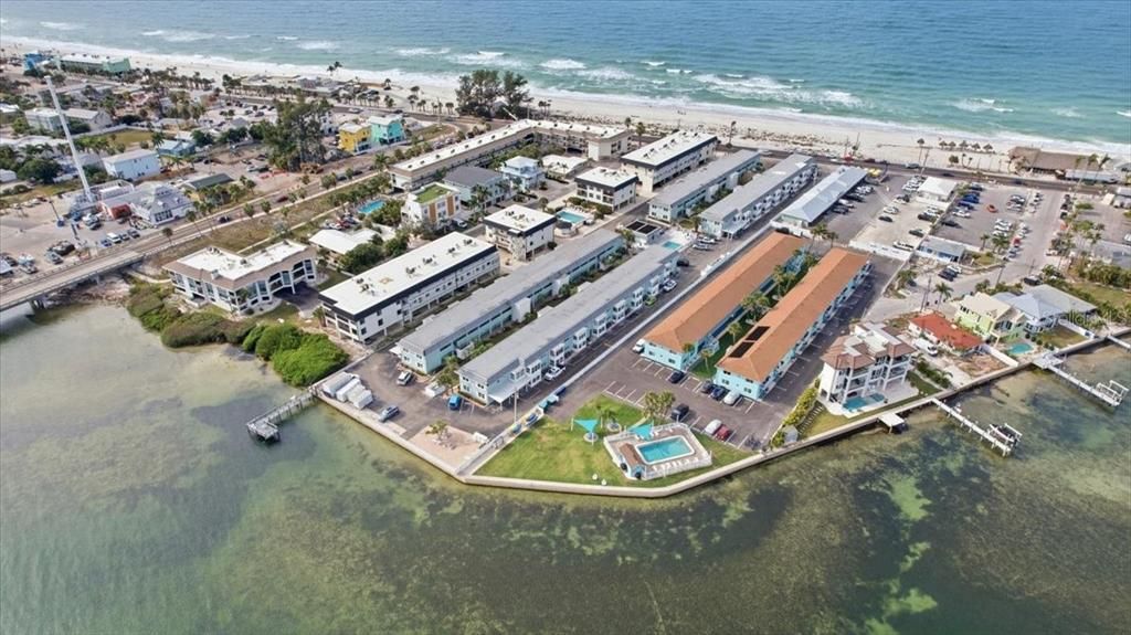 待售: $439,000 (2 贝兹, 2 浴室, 829 平方英尺)