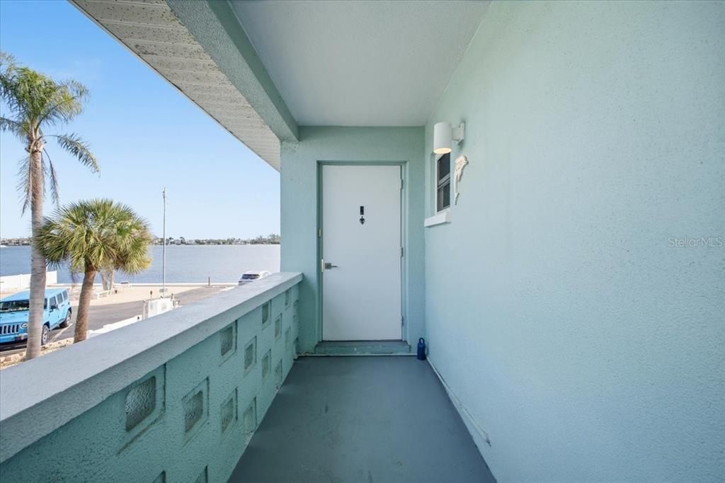 待售: $439,000 (2 贝兹, 2 浴室, 829 平方英尺)