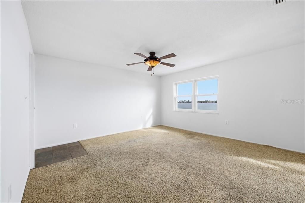 待售: $439,000 (2 贝兹, 2 浴室, 829 平方英尺)