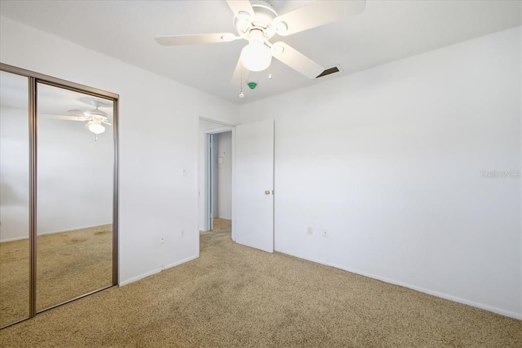 待售: $439,000 (2 贝兹, 2 浴室, 829 平方英尺)