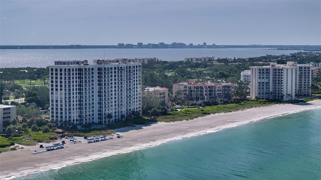 For Sale: $1,595,000 (2 beds, 2 baths, 1470 Square Feet)