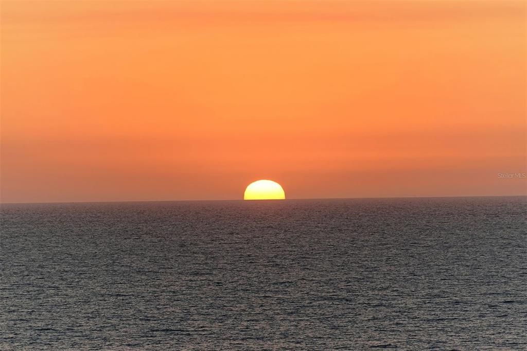 For Sale: $1,595,000 (2 beds, 2 baths, 1470 Square Feet)