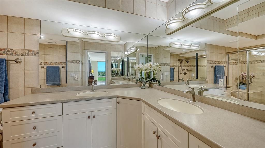 For Sale: $1,595,000 (2 beds, 2 baths, 1470 Square Feet)