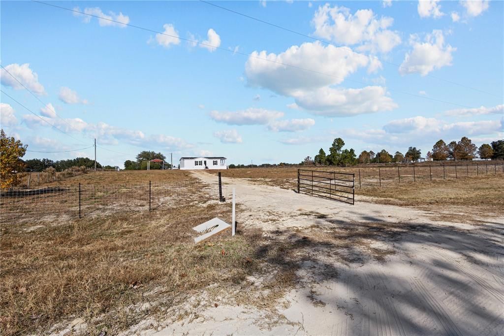 На продажу: $355,000 (2 спален, 2 ванн, 840 Квадратных фут)