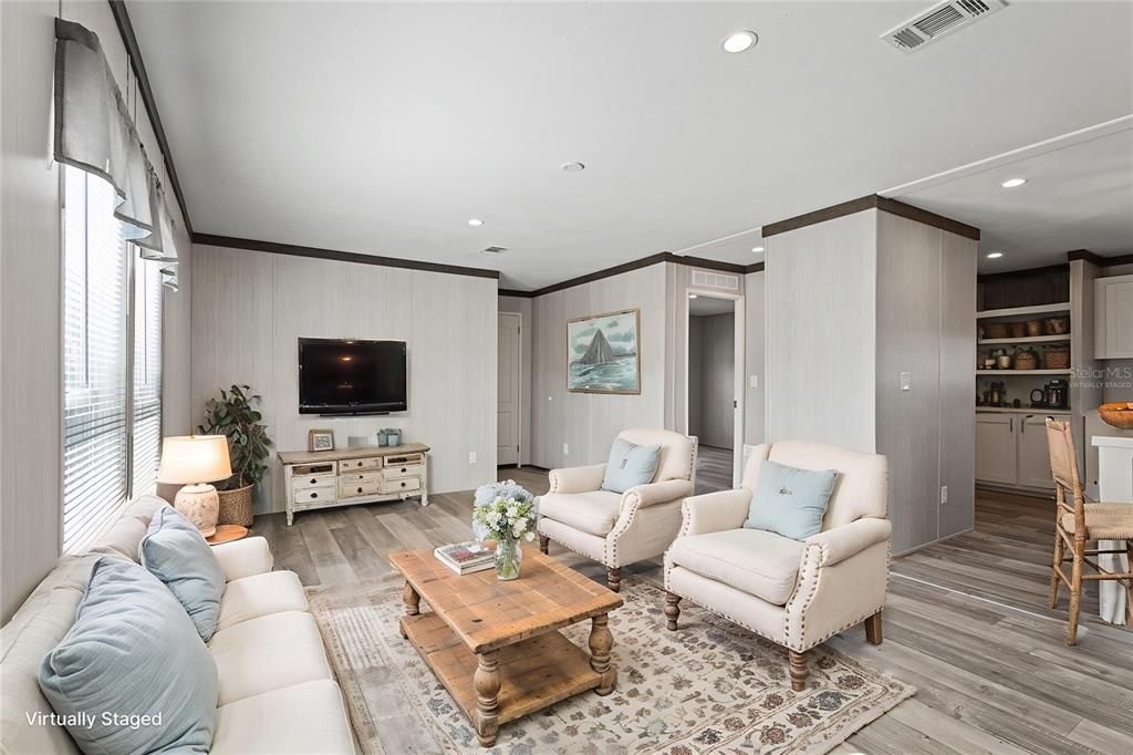 На продажу: $355,000 (2 спален, 2 ванн, 840 Квадратных фут)