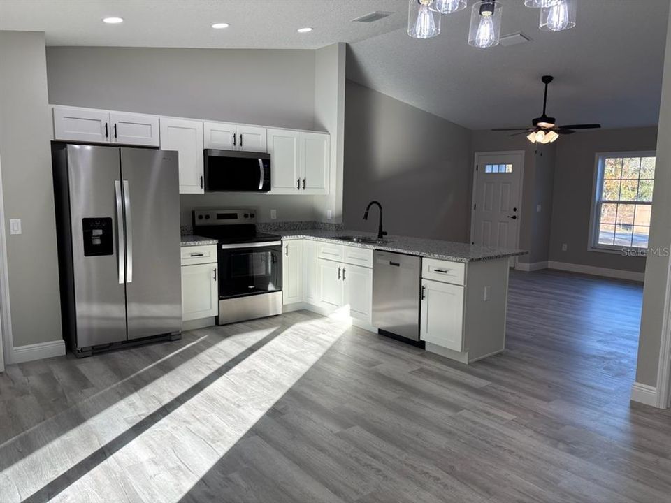 待售: $234,900 (3 贝兹, 2 浴室, 1405 平方英尺)