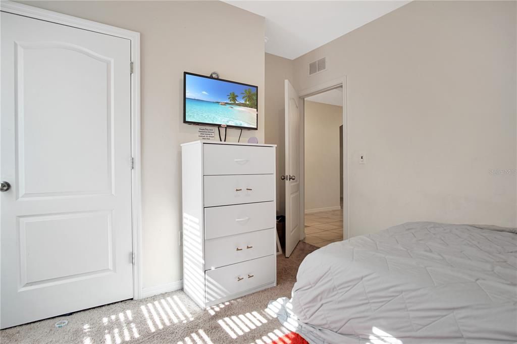 For Rent: $2,045 (4 beds, 2 baths, 1851 Square Feet)