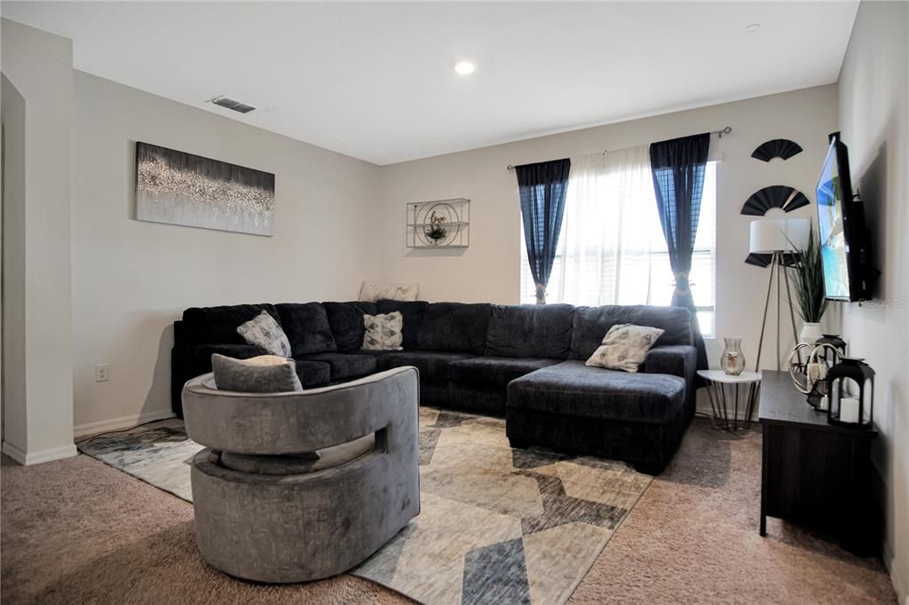 For Rent: $2,045 (4 beds, 2 baths, 1851 Square Feet)