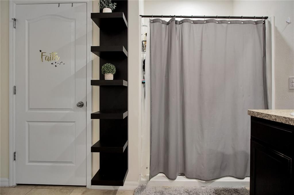 For Rent: $2,045 (4 beds, 2 baths, 1851 Square Feet)