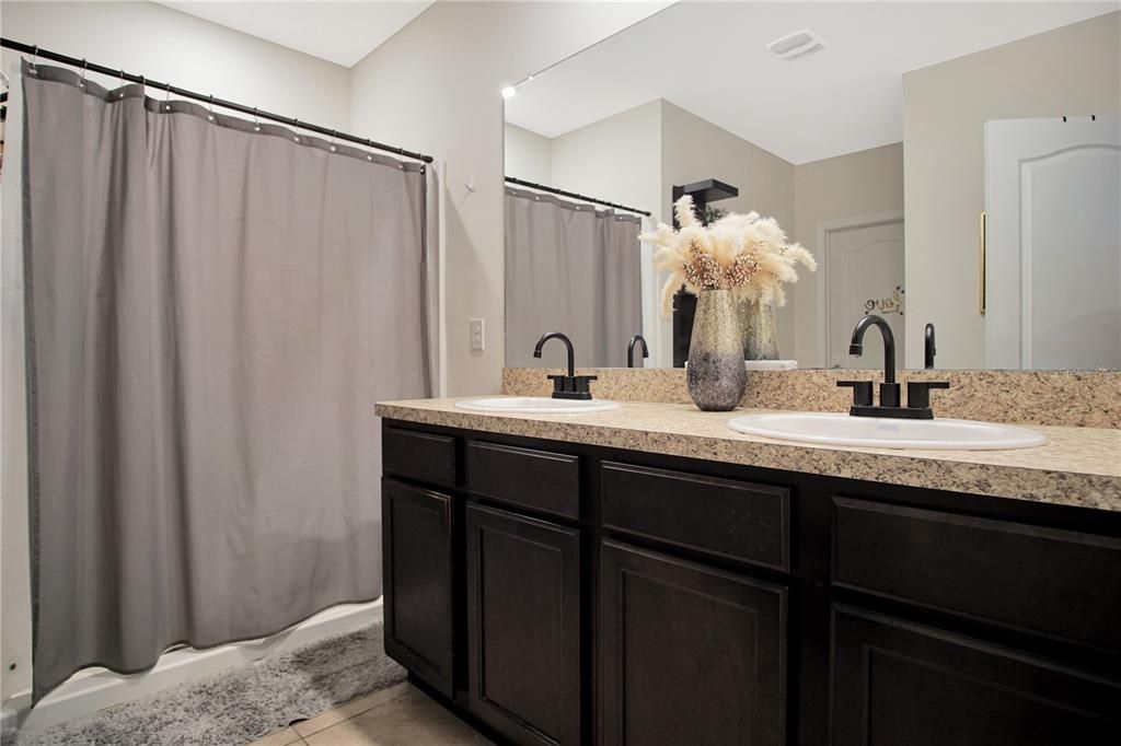 For Rent: $2,045 (4 beds, 2 baths, 1851 Square Feet)