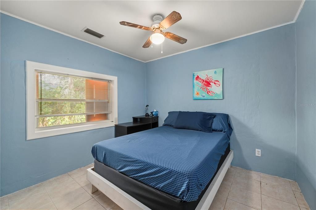 For Sale: $150,000 (2 beds, 1 baths, 944 Square Feet)