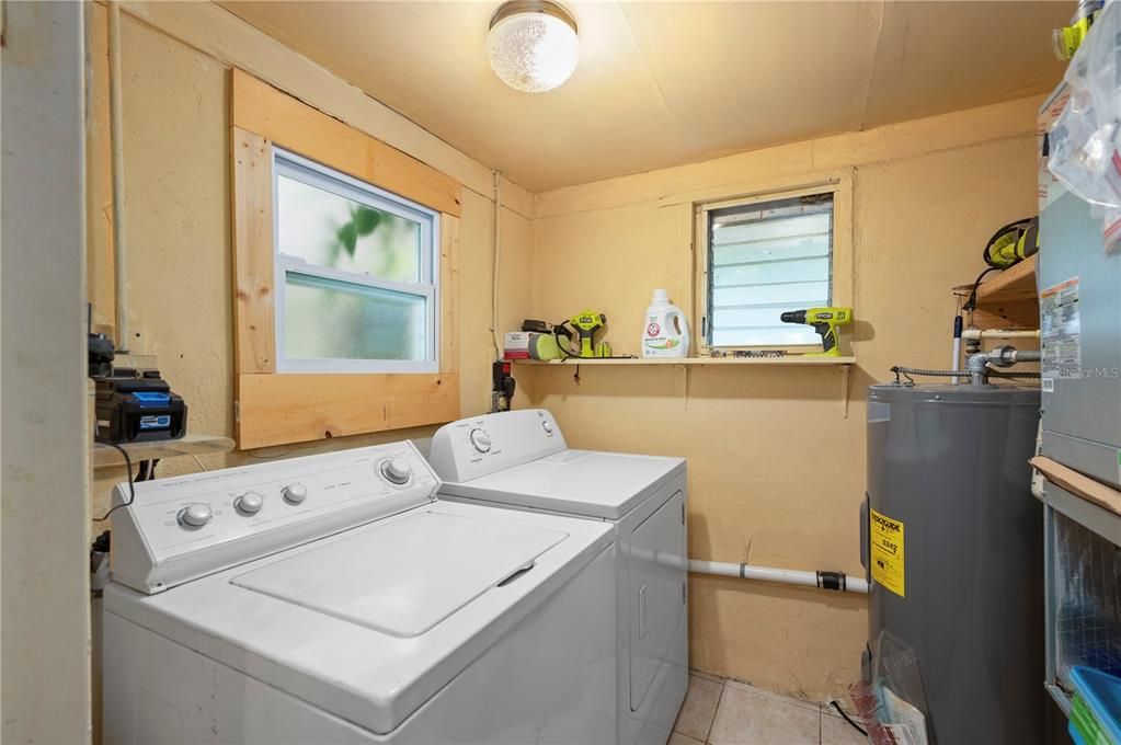 For Sale: $150,000 (2 beds, 1 baths, 944 Square Feet)