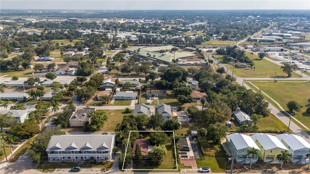 For Sale: $150,000 (2 beds, 1 baths, 944 Square Feet)