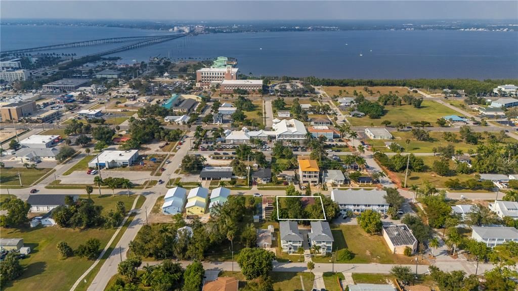 For Sale: $150,000 (2 beds, 1 baths, 944 Square Feet)