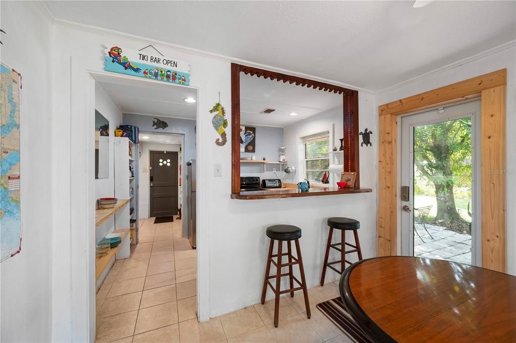 For Sale: $150,000 (2 beds, 1 baths, 944 Square Feet)