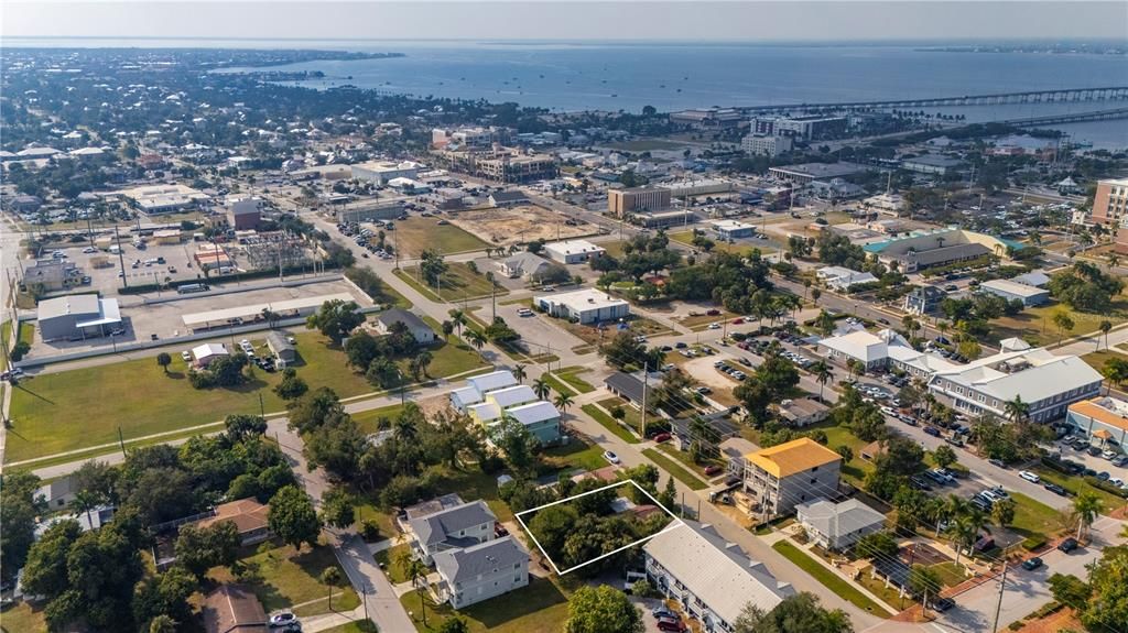 For Sale: $150,000 (2 beds, 1 baths, 944 Square Feet)