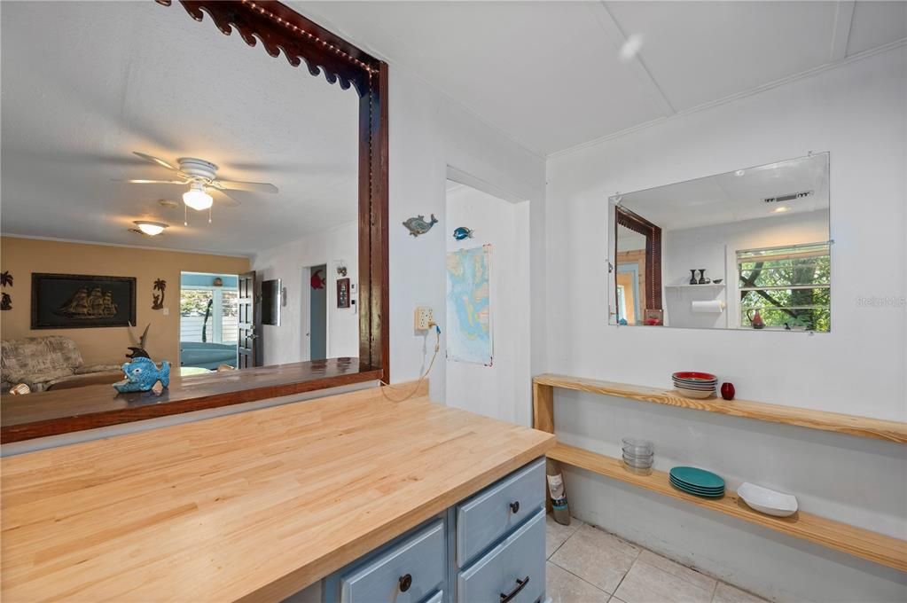 For Sale: $150,000 (2 beds, 1 baths, 944 Square Feet)