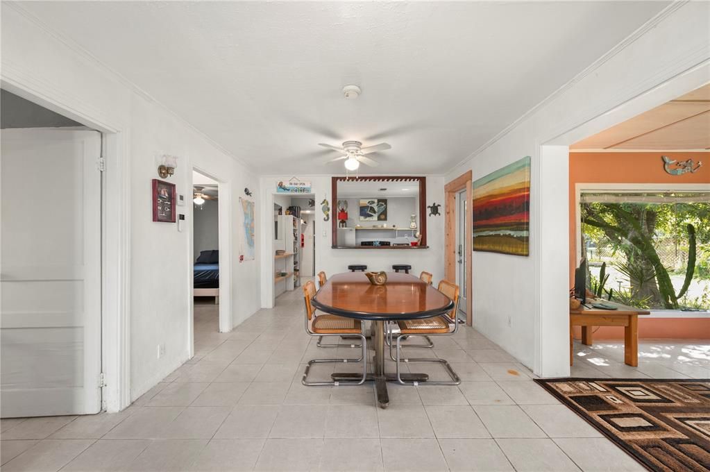 For Sale: $150,000 (2 beds, 1 baths, 944 Square Feet)