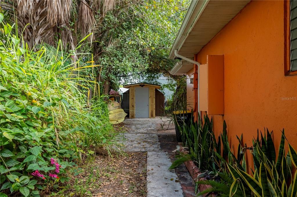 For Sale: $150,000 (2 beds, 1 baths, 944 Square Feet)