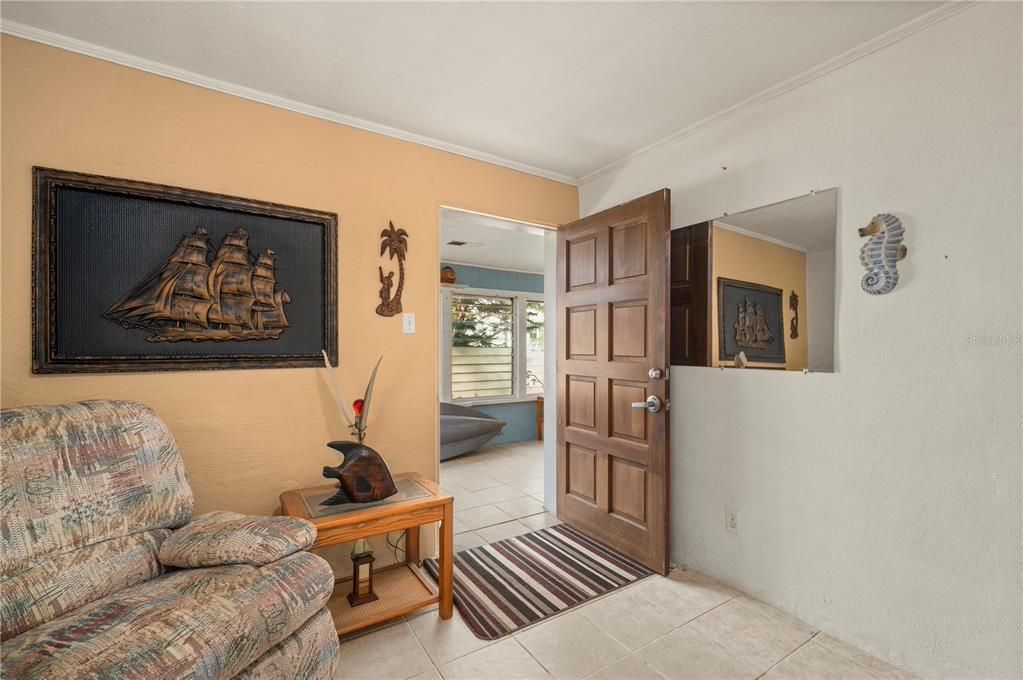 For Sale: $150,000 (2 beds, 1 baths, 944 Square Feet)