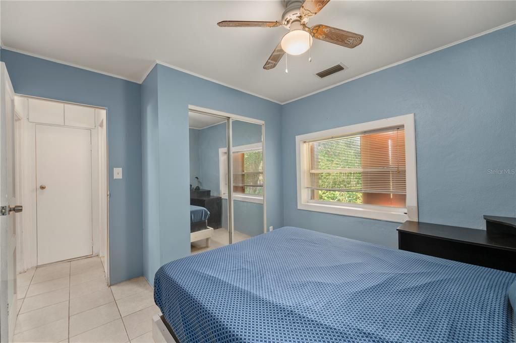 For Sale: $150,000 (2 beds, 1 baths, 944 Square Feet)