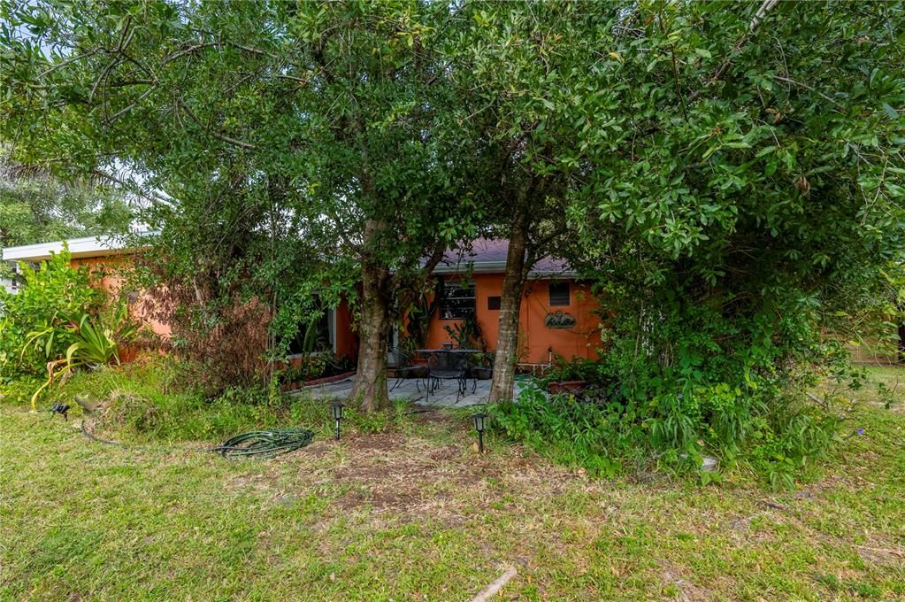 For Sale: $150,000 (2 beds, 1 baths, 944 Square Feet)