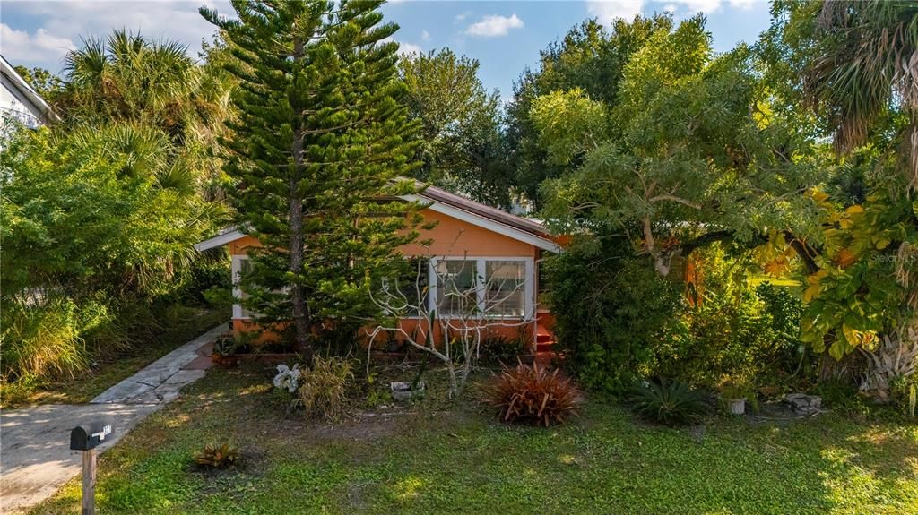 For Sale: $150,000 (2 beds, 1 baths, 944 Square Feet)