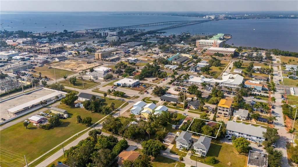 For Sale: $150,000 (2 beds, 1 baths, 944 Square Feet)