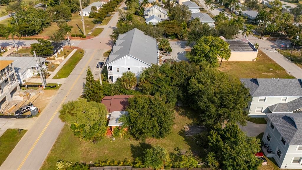 For Sale: $150,000 (2 beds, 1 baths, 944 Square Feet)