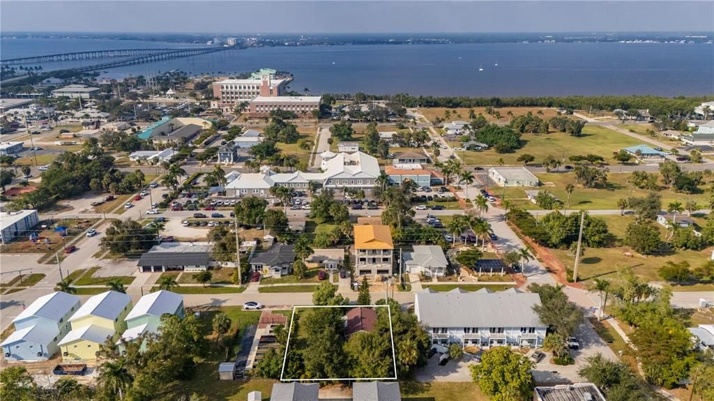 For Sale: $150,000 (2 beds, 1 baths, 944 Square Feet)