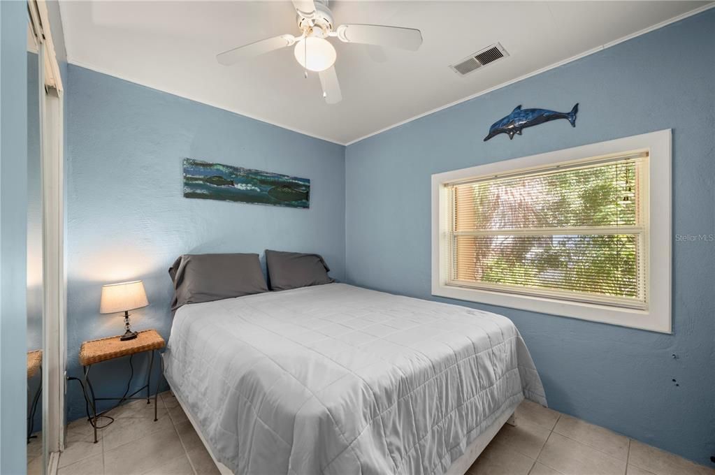 For Sale: $150,000 (2 beds, 1 baths, 944 Square Feet)