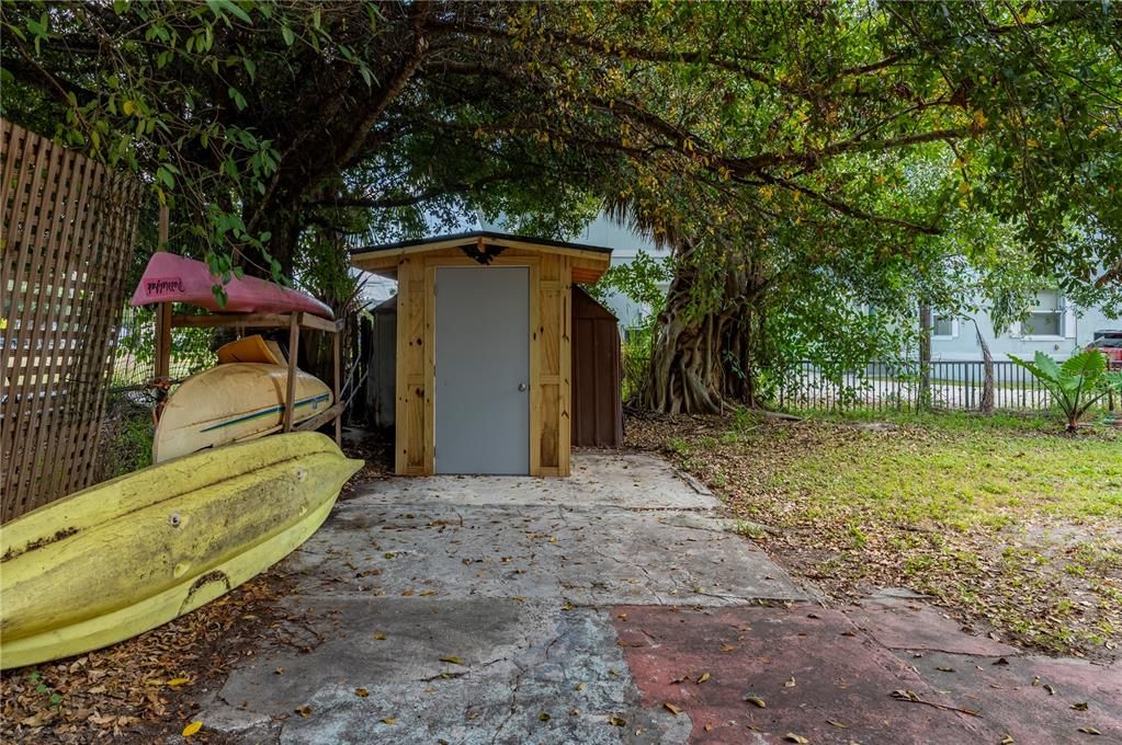 For Sale: $150,000 (2 beds, 1 baths, 944 Square Feet)