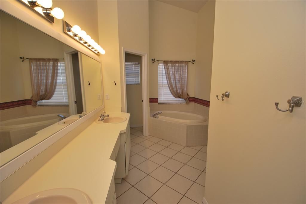 For Rent: $2,950 (4 beds, 3 baths, 2380 Square Feet)