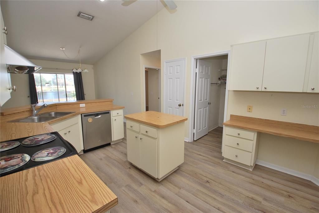 For Rent: $2,950 (4 beds, 3 baths, 2380 Square Feet)