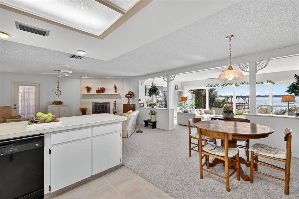 待售: $795,000 (3 贝兹, 2 浴室, 2095 平方英尺)