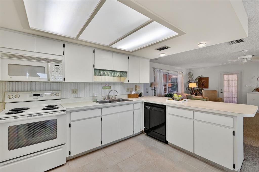 待售: $795,000 (3 贝兹, 2 浴室, 2095 平方英尺)