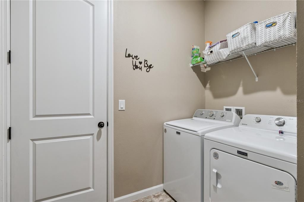 На продажу: $340,000 (4 спален, 2 ванн, 1928 Квадратных фут)