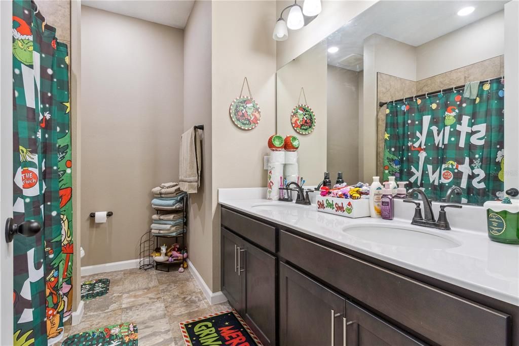 На продажу: $340,000 (4 спален, 2 ванн, 1928 Квадратных фут)