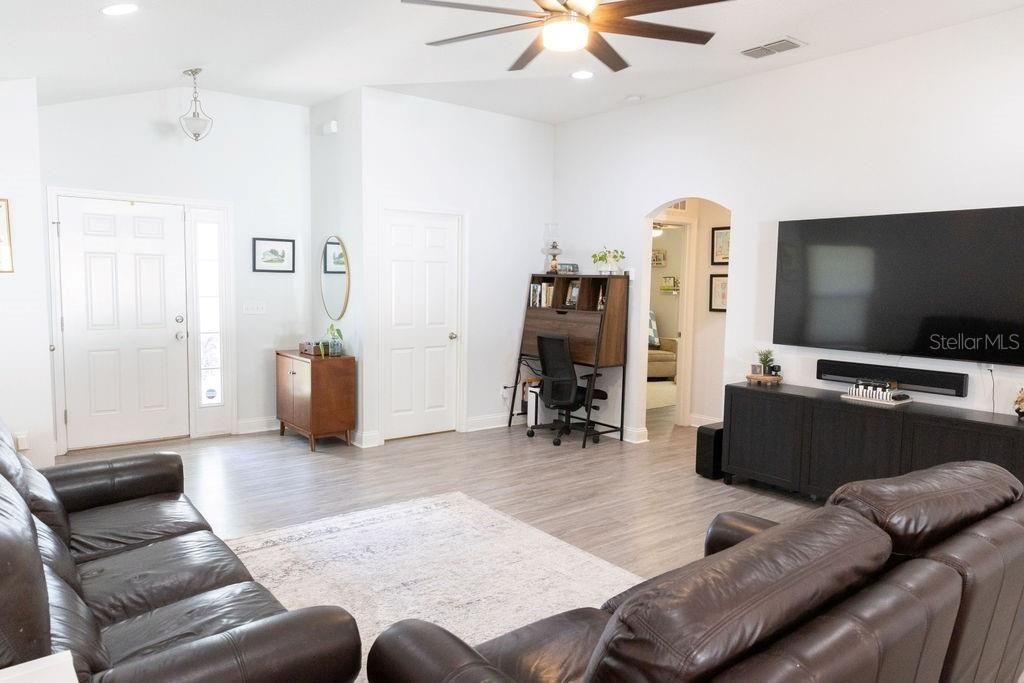 待售: $494,972 (3 贝兹, 2 浴室, 1428 平方英尺)