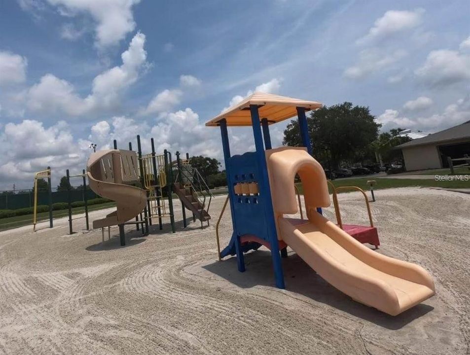 For Sale: $144,900 (2 beds, 2 baths, 820 Square Feet)