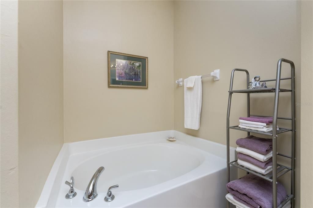 待售: $320,000 (3 贝兹, 2 浴室, 1536 平方英尺)