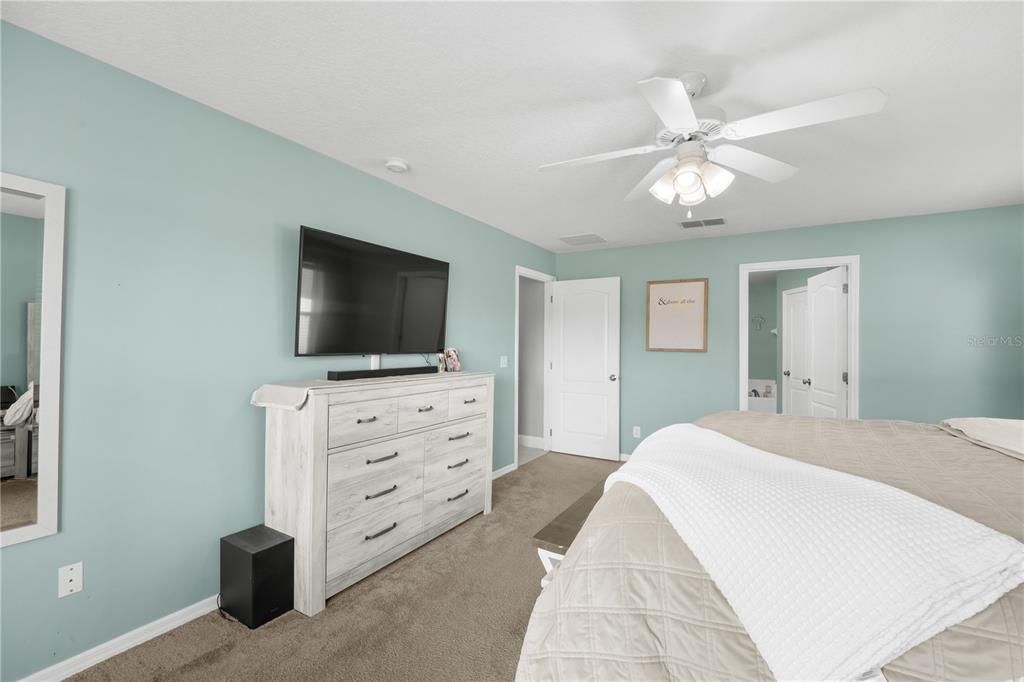 For Sale: $479,000 (5 beds, 2 baths, 2247 Square Feet)