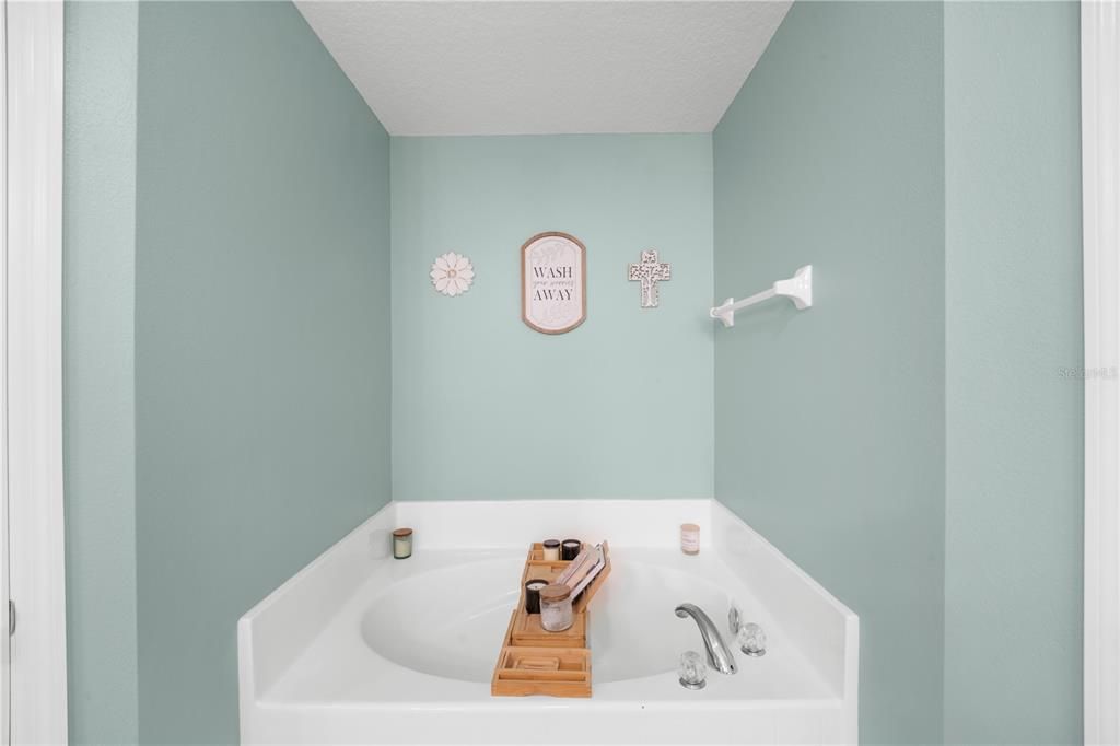 For Sale: $479,000 (5 beds, 2 baths, 2247 Square Feet)