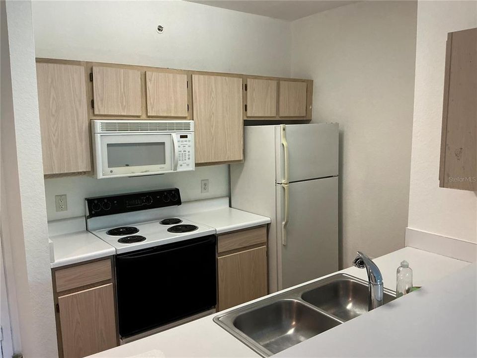 For Rent: $1,395 (1 beds, 1 baths, 723 Square Feet)